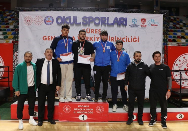 Geleceğin olimpiyat şampiyonları sahnede. 
