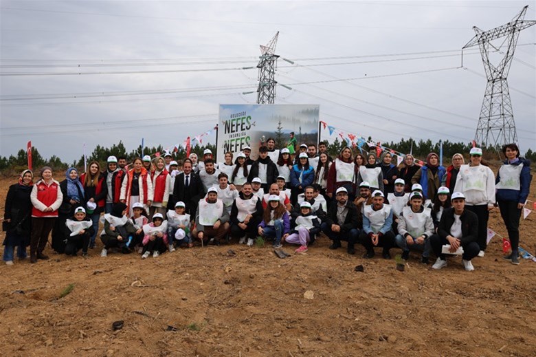 Ülkemizin dört bir yanında aynı umut ve heyecanla, binlerce fidanı toprakla buluşturduk.🌱