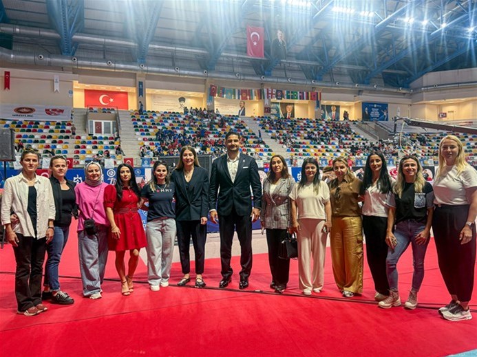 Yaşar Doğu, Vehbi Emre & Hamit Kaplan Güreş Turnuvası’nda Ödüller Sahiplerini Buldu.
